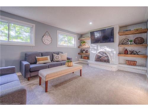 96 Grand River Boulevard, Kitchener, ON - Indoor Photo Showing Living Room