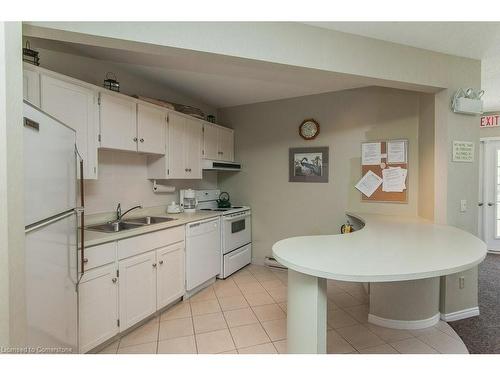 64-225 Benjamin Road, Waterloo, ON - Indoor Photo Showing Kitchen With Double Sink