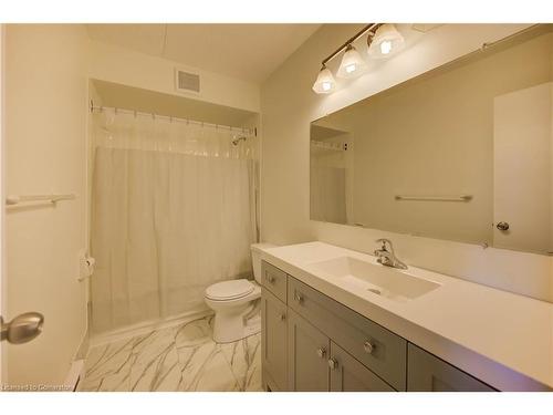 206-10 Cooper Street, Cambridge, ON - Indoor Photo Showing Bathroom