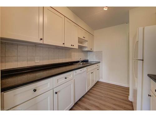 206-10 Cooper Street, Cambridge, ON - Indoor Photo Showing Kitchen