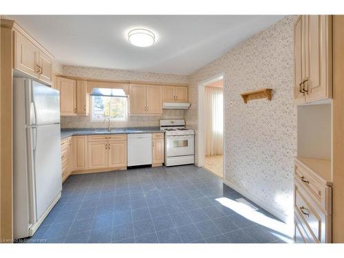 61 Delavan Drive, Cambridge, ON - Indoor Photo Showing Kitchen