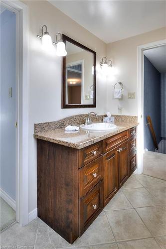 61 Delavan Drive, Cambridge, ON - Indoor Photo Showing Bathroom