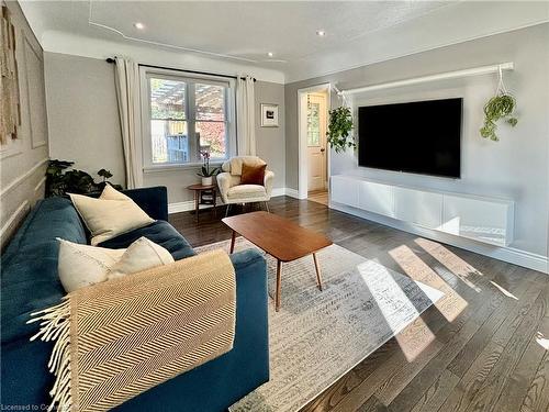 20 Ruby Street, Kitchener, ON - Indoor Photo Showing Living Room