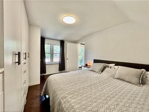 20 Ruby Street, Kitchener, ON - Indoor Photo Showing Bedroom