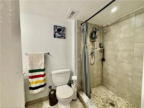 20 Ruby Street, Kitchener, ON - Indoor Photo Showing Bathroom