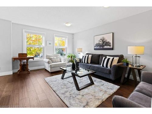 707 Brandenburg Boulevard, Waterloo, ON - Indoor Photo Showing Living Room