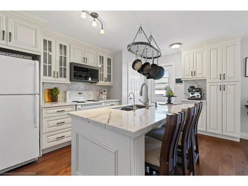 707 Brandenburg Boulevard, Waterloo, ON - Indoor Photo Showing Kitchen With Double Sink