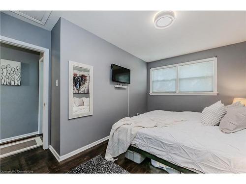 309 Spadina Road E, Kitchener, ON - Indoor Photo Showing Bedroom