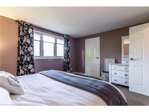 144 Kent Street, Cambridge, ON - Indoor Photo Showing Bedroom