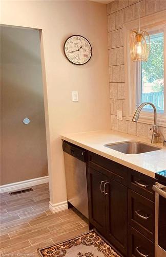 Upper-4 Glen Avon Crescent, Kitchener, ON - Indoor Photo Showing Kitchen