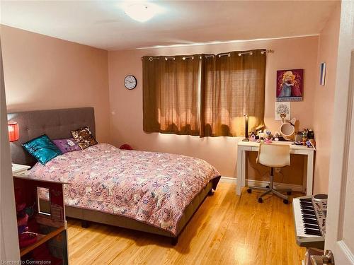 Upper-4 Glen Avon Crescent, Kitchener, ON - Indoor Photo Showing Bedroom