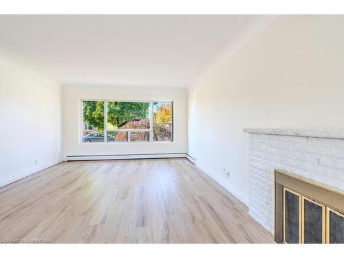 190 Melrose Avenue, Kitchener, ON - Indoor Photo Showing Living Room