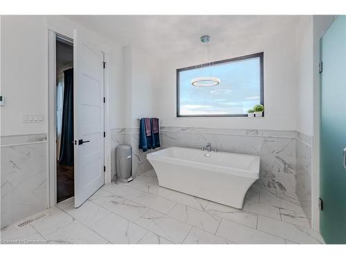 2029 Morrison Road, North Dumfries, ON - Indoor Photo Showing Bathroom