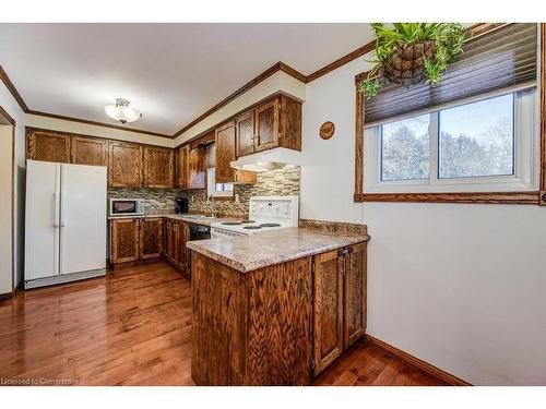 1820 Briarwood Drive, Cambridge, ON - Indoor Photo Showing Kitchen