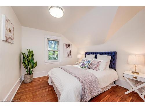 120 Glasgow Street, Kitchener, ON - Indoor Photo Showing Bedroom