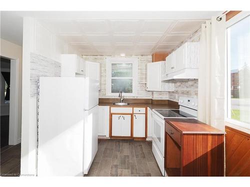 573 West Gore Street, Stratford, ON - Indoor Photo Showing Kitchen