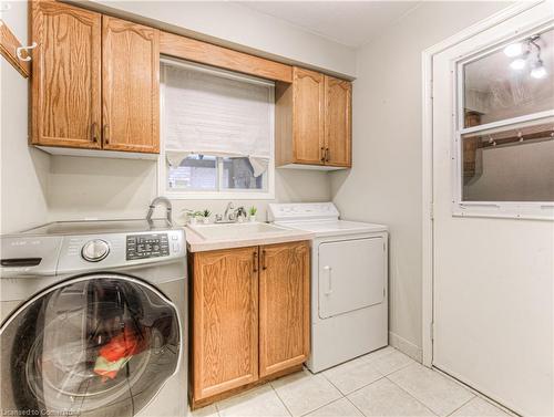 563 Hallmark Drive, Waterloo, ON - Indoor Photo Showing Laundry Room