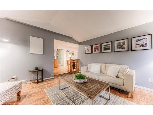 563 Hallmark Drive, Waterloo, ON - Indoor Photo Showing Living Room