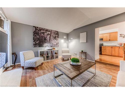 563 Hallmark Drive, Waterloo, ON - Indoor Photo Showing Living Room