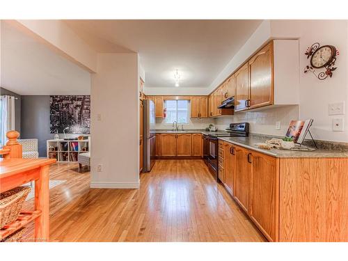 563 Hallmark Drive, Waterloo, ON - Indoor Photo Showing Kitchen