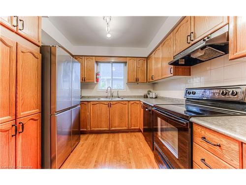 563 Hallmark Drive, Waterloo, ON - Indoor Photo Showing Kitchen With Double Sink