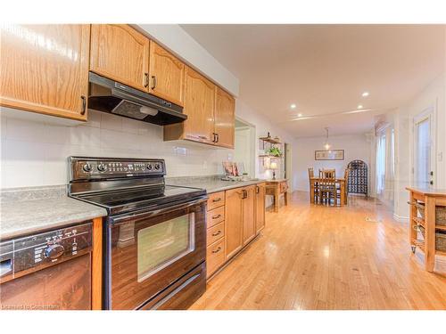 563 Hallmark Drive, Waterloo, ON - Indoor Photo Showing Kitchen