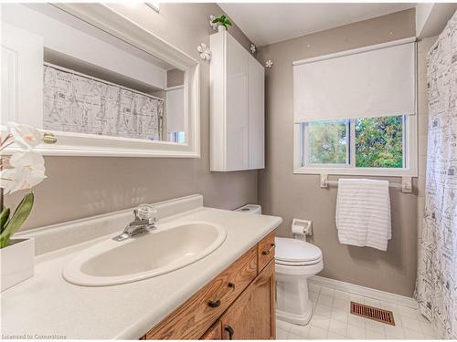 563 Hallmark Drive, Waterloo, ON - Indoor Photo Showing Bathroom