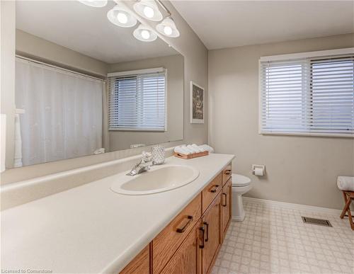 563 Hallmark Drive, Waterloo, ON - Indoor Photo Showing Bathroom