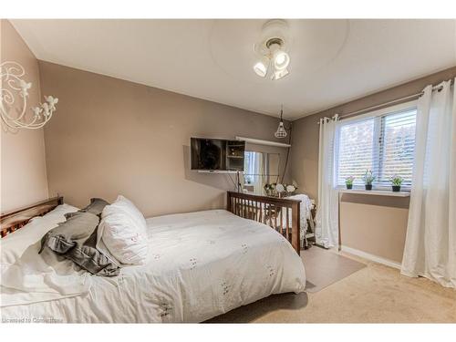 563 Hallmark Drive, Waterloo, ON - Indoor Photo Showing Bedroom