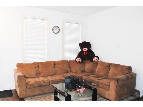 5-231 Max Becker Drive, Kitchener, ON - Indoor Photo Showing Living Room