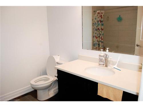 5-231 Max Becker Drive, Kitchener, ON - Indoor Photo Showing Bathroom