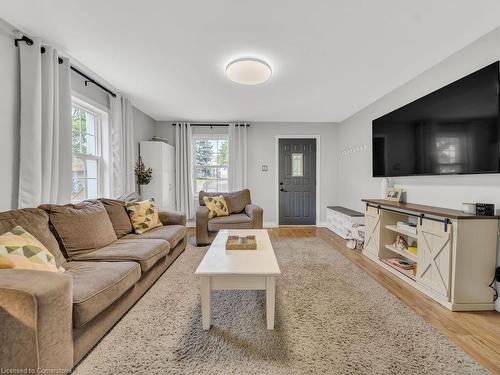 80 Elgin St N Street N, Cambridge, ON - Indoor Photo Showing Living Room