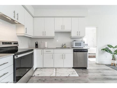 602-251 Northfield Drive, Waterloo, ON - Indoor Photo Showing Kitchen