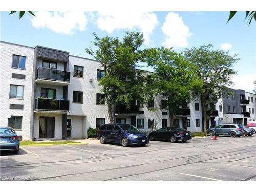 105-100 Old Carriage Drive, Kitchener, ON - Outdoor With Facade