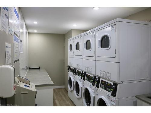 105-100 Old Carriage Drive, Kitchener, ON - Indoor Photo Showing Laundry Room