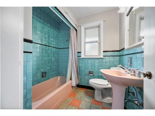 8 Munch Avenue, Cambridge, ON - Indoor Photo Showing Bathroom