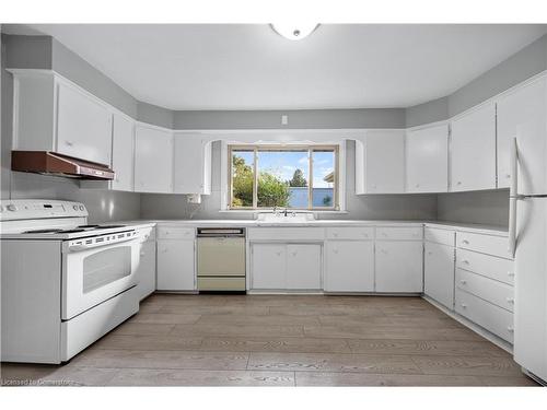 8 Munch Avenue, Cambridge, ON - Indoor Photo Showing Kitchen