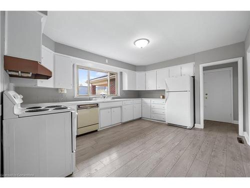 8 Munch Avenue, Cambridge, ON - Indoor Photo Showing Kitchen