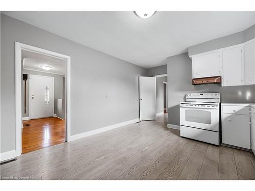 8 Munch Avenue, Cambridge, ON - Indoor Photo Showing Kitchen