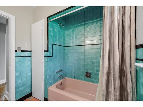 8 Munch Avenue, Cambridge, ON - Indoor Photo Showing Bathroom