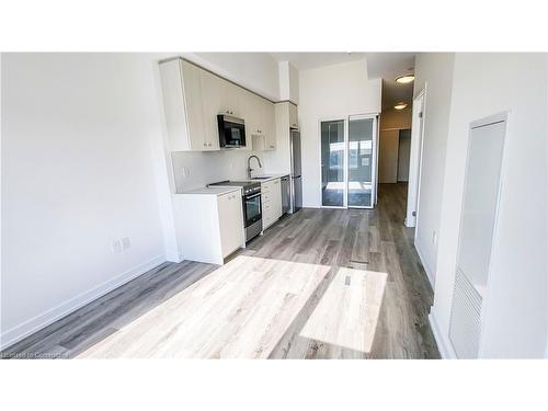 304-15 Wellington Street S, Kitchener, ON - Indoor Photo Showing Kitchen