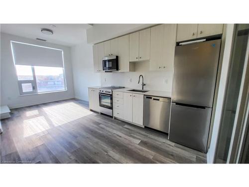 304-15 Wellington Street S, Kitchener, ON - Indoor Photo Showing Kitchen