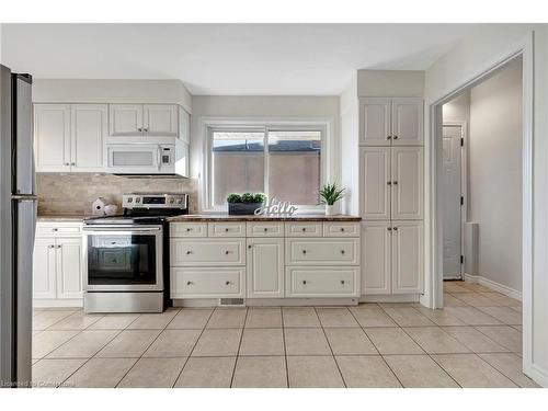 15 Belton Drive, Kitchener, ON - Indoor Photo Showing Kitchen With Stainless Steel Kitchen