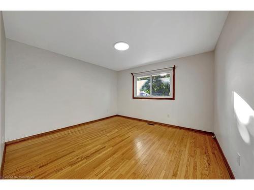 15 Belton Drive, Kitchener, ON - Indoor Photo Showing Other Room