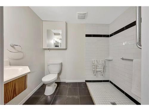 15 Belton Drive, Kitchener, ON - Indoor Photo Showing Bathroom