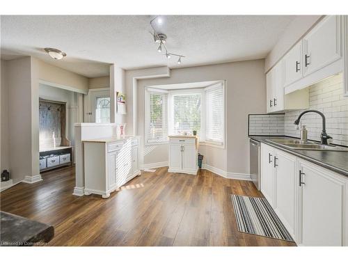 134 Marmel Court, Cambridge, ON - Indoor Photo Showing Kitchen With Double Sink