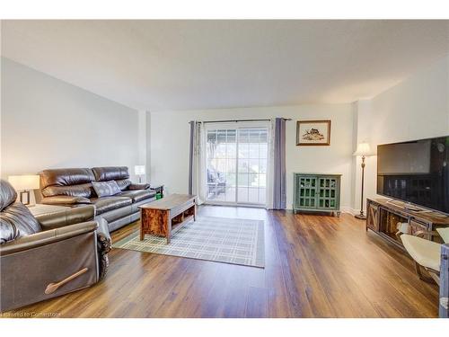 134 Marmel Court, Cambridge, ON - Indoor Photo Showing Living Room