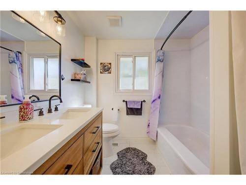 134 Marmel Court, Cambridge, ON - Indoor Photo Showing Bathroom