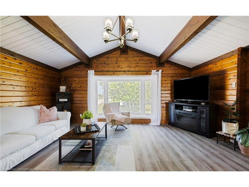 180164 Grey Road 9, Dundalk, ON - Indoor Photo Showing Living Room