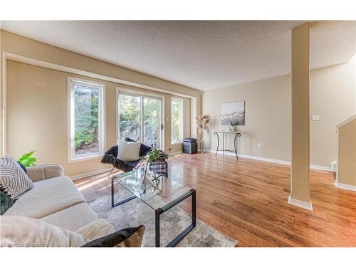 E29-85 Bankside Drive, Kitchener, ON - Indoor Photo Showing Living Room